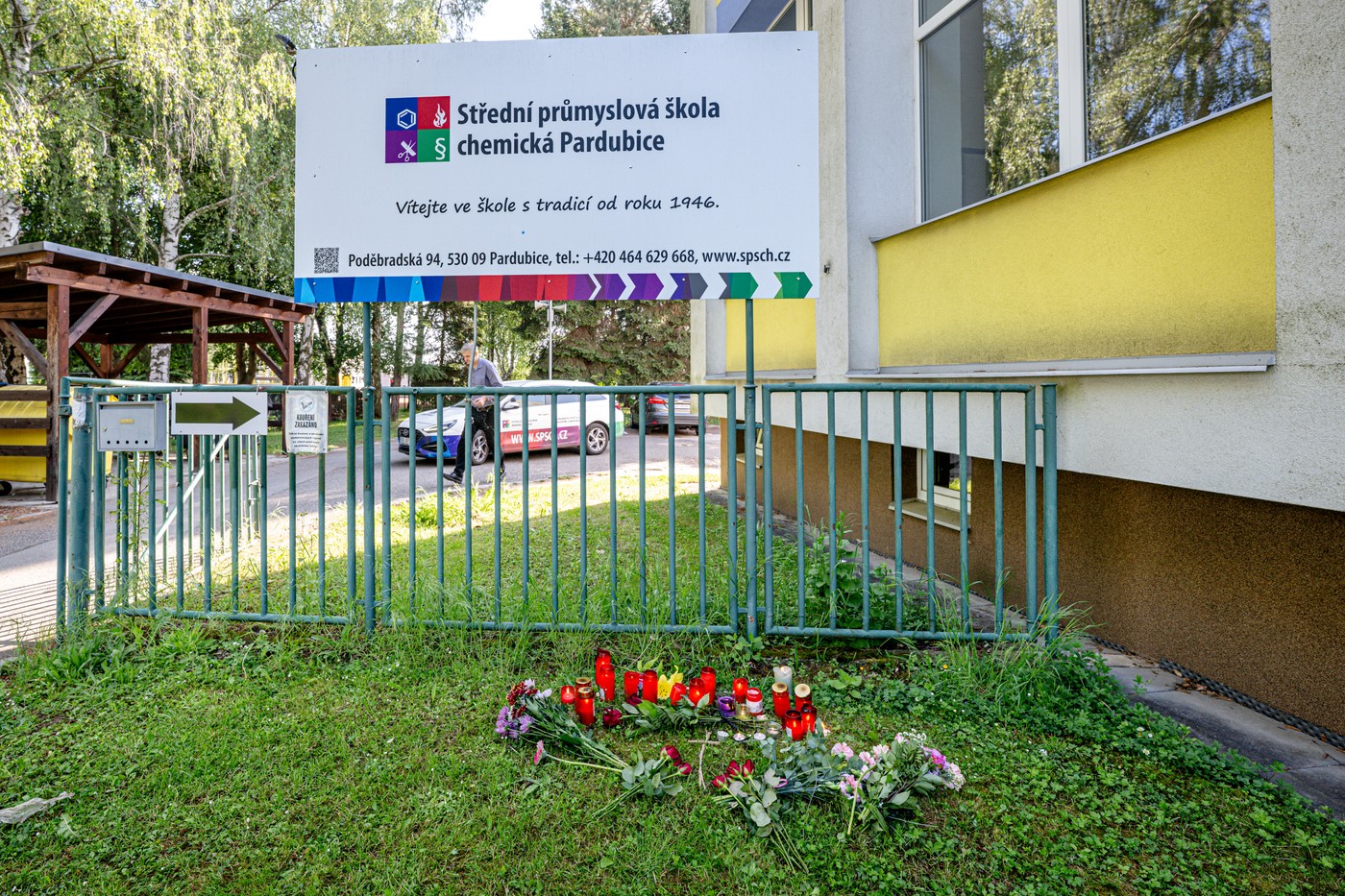 Mladík, který před pardubickou školou napadl studentku, byl obviněn z vraždy