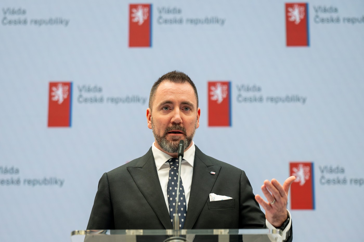 Červený řekl , že nepopírá klimatickou změnu , chce ji ale řešit racionálně