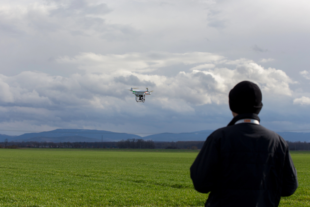 Během leteckého dne v Chebu létal s dronem v zakázané zóně, zadrželi ho policisté